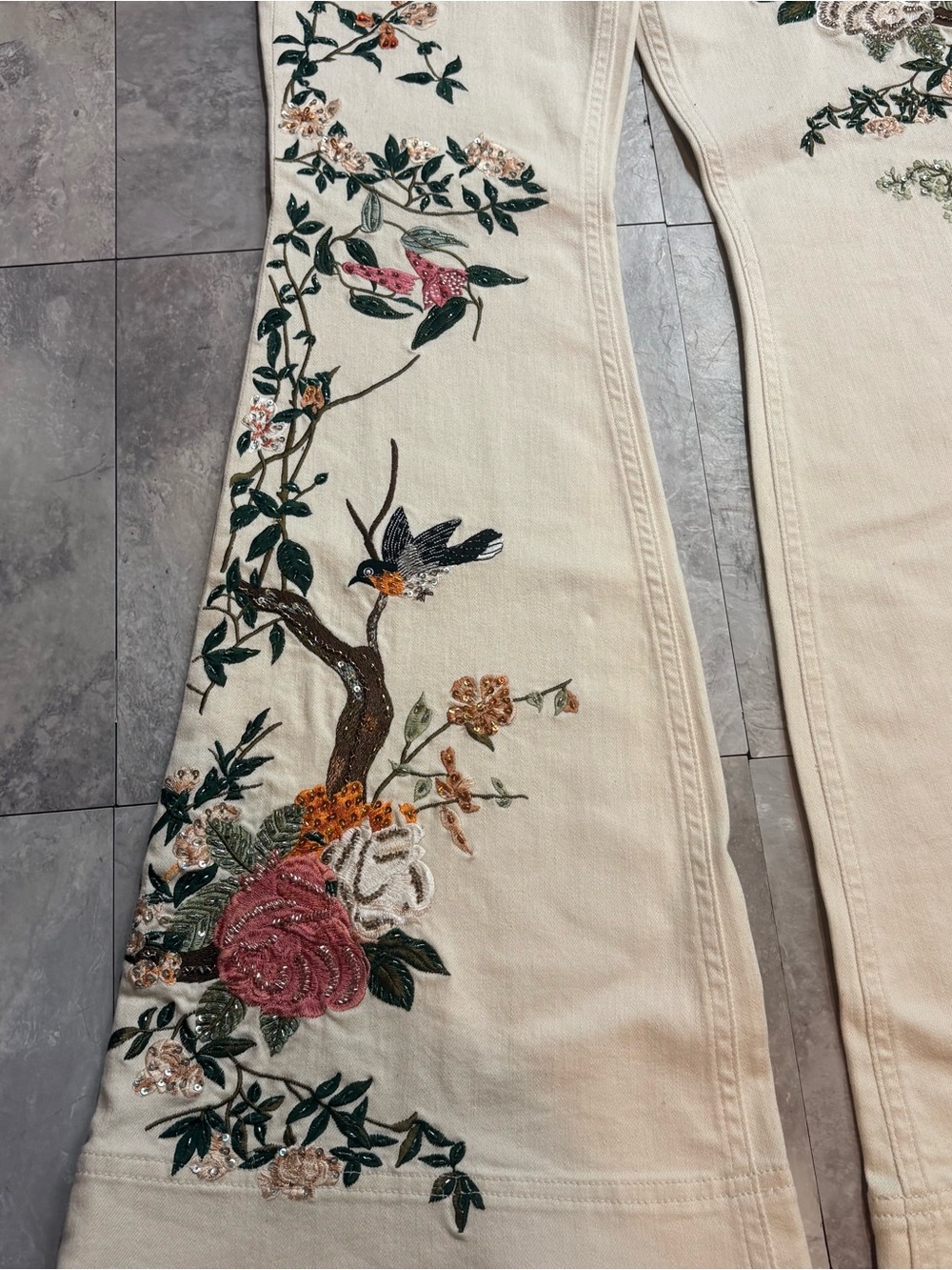 NWT Alice + Olivia Beautiful High Rise Bell Embroidered Flare Jeans 26 - Picture 4 of 11